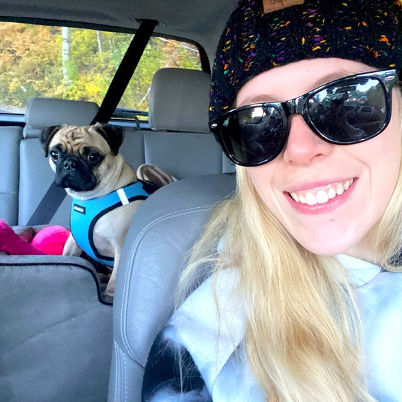 Hi, I’m Alli. ❤️ - Picture 1 of 1